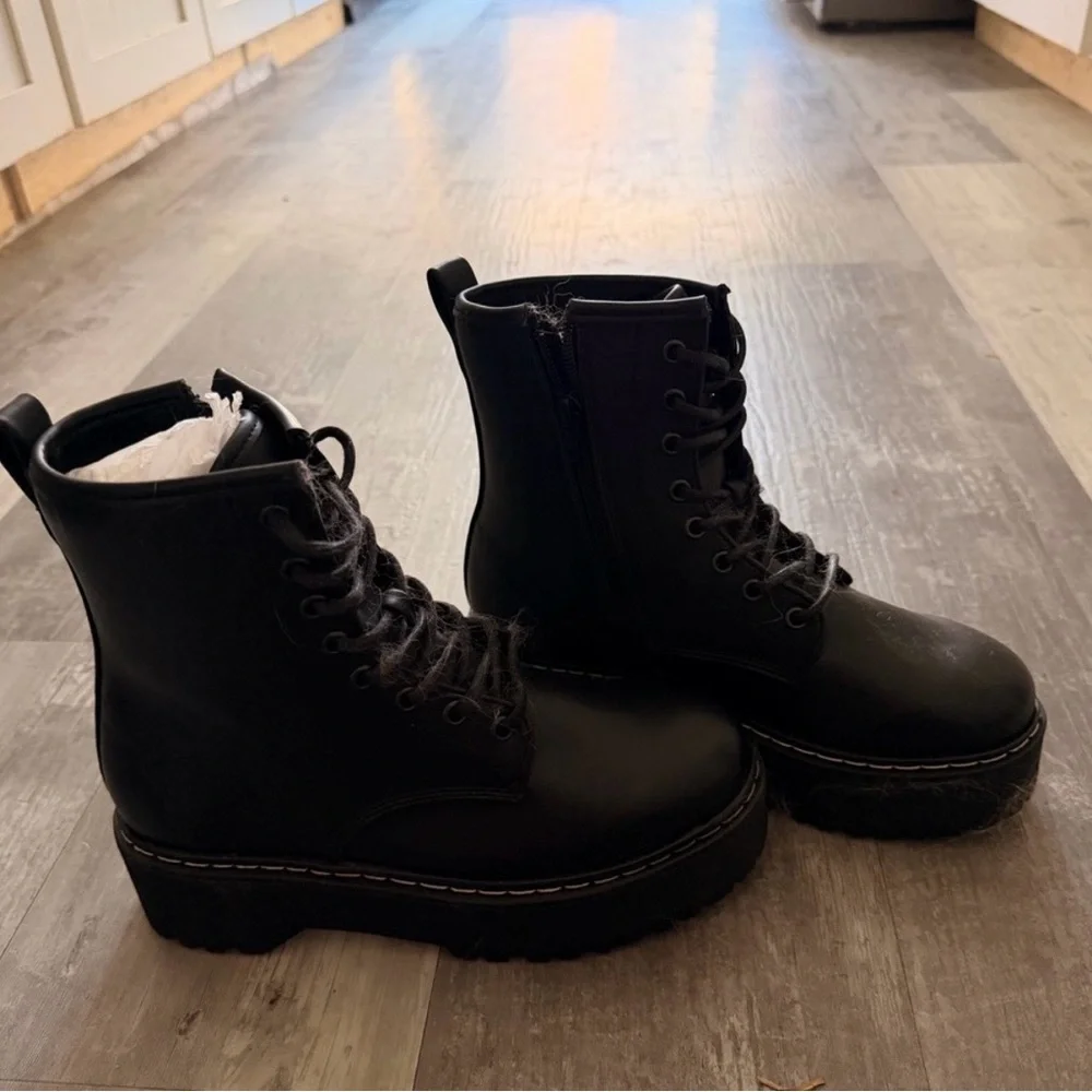 Steve Madden Buffy Black Platform Combat Boots Side Zip Vegan Leather NWOB - Picture 4 of 10